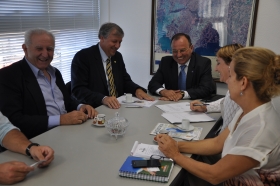 Deputado Renato Molling participou da reunião com o superintendente e prefeita de Torres.