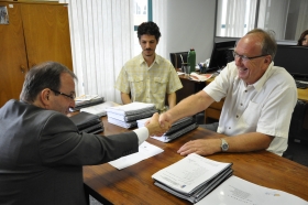 Superintendente, Oscar Escher, recebe anteprojeto de Esteio