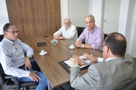 Presidente do Internacional na sede da Metroplan