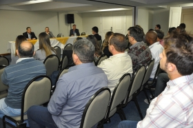 Treinamento de funcionários de contrato emergencial