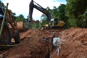 Rochas tiveram que ser removidas para a colocação de canos