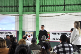 O Arquiteto da Metroplan, Jayme Keunecke, apresentou o estudo para comunidade de Eldorado do Sul