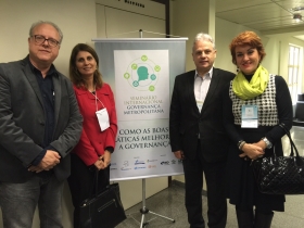 Superintendente da Metroplan Pedro Bisch Neto, Arquitetas Rosa Maria Vasconcellos Schlichting e Rosanne Lipp João Heidrich, e prefeito de Gravataí, Marco Alba, presentes no Seminário em Curitiba,