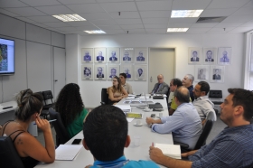 Durante a Reunião foram apresentadas e analisadas alternativas (traçados), visando as soluções mais adequadas para proteção de cheias.