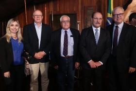 Diretora Administrativa e Financeira da Metroplan, Francine Pedroso de Oliveira; Diretor de Transportes Metropolitanos da Metroplan, Vinício Salvagni; Coordenador Jurídico da Metroplan, Paulo Terra Lopes; Governador do Estado, José Ivo Sartori, e uperint