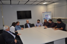 Direção da Metroplan recebe deputado estadual, Gabriel Souza, prefeito de Palmares do Sul, Paulo Henrique Lang, e representantes do município.  Na pauta da reunião as obras da Rua Osvaldo Passinhos.