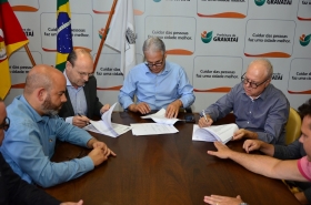 Assinatura ocorreu na prefeitura de Gravataí