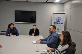 Diego Polacchini Carrillo e Raiza Cristóvão Schuster da DRH estiverão presentes na reunião.