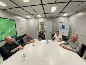 Prefeito de Chapada, Gelson Scherer, esteve presente na reunião.